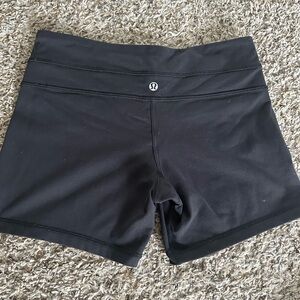 Lululemon Wunder Shorts - Size 6